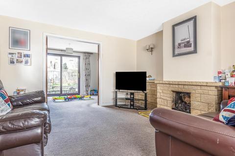 64 Alvescot Road, Carterton, OX18 3JJ
