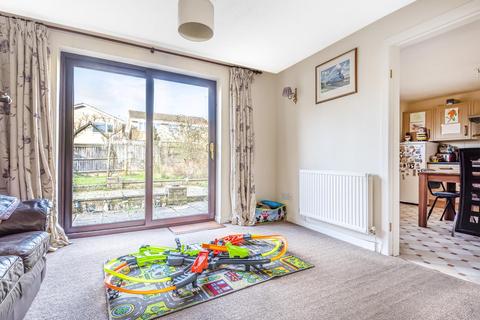 64 Alvescot Road, Carterton, OX18 3JJ