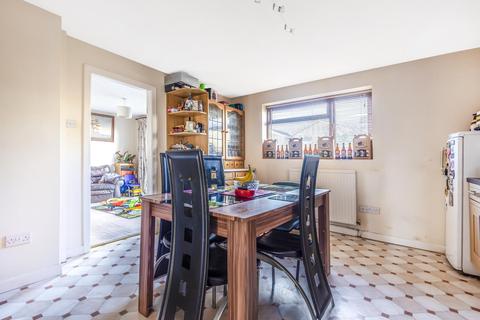64 Alvescot Road, Carterton, OX18 3JJ