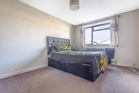64 Alvescot Road, Carterton, OX18 3JJ