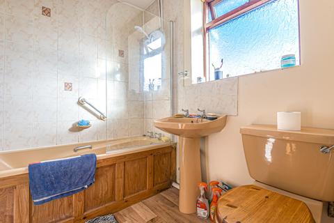 64 Alvescot Road, Carterton, OX18 3JJ
