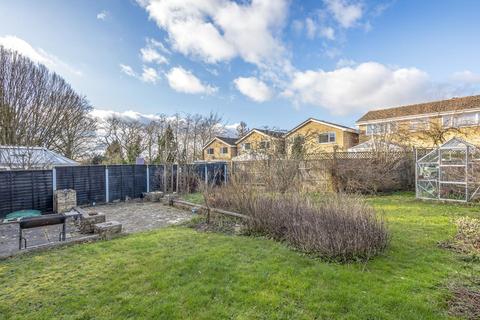 64 Alvescot Road, Carterton, OX18 3JJ