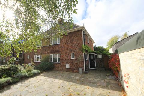 89 Ash Grove, London, N13 5AW