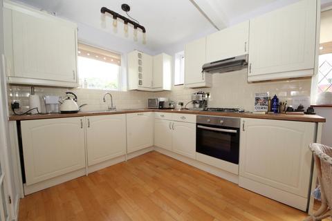 89 Ash Grove, London, N13 5AW