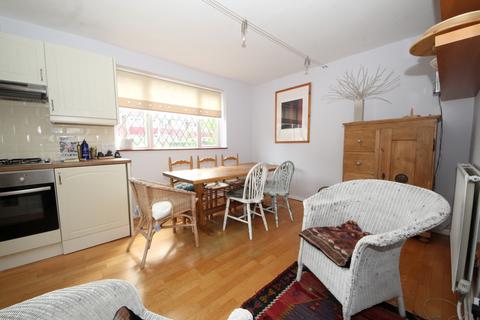 89 Ash Grove, London, N13 5AW