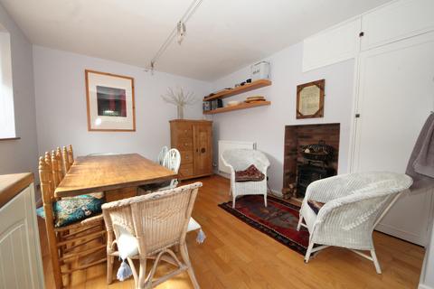 89 Ash Grove, London, N13 5AW