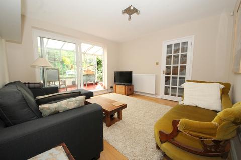 89 Ash Grove, London, N13 5AW