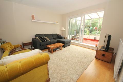 89 Ash Grove, London, N13 5AW