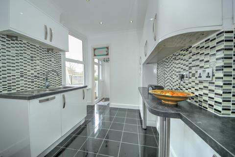20 Caversham Avenue, London, N13 4LN