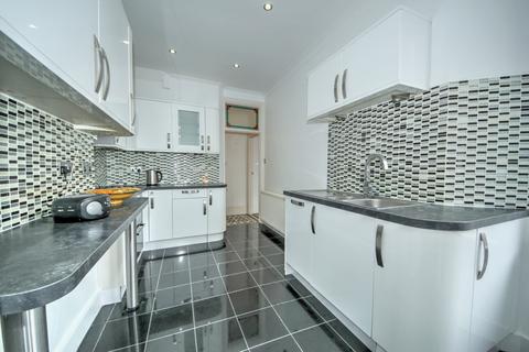 20 Caversham Avenue, London, N13 4LN