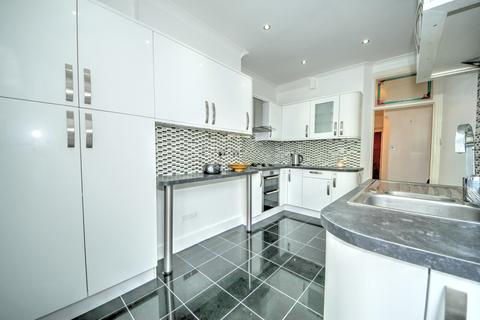 20 Caversham Avenue, London, N13 4LN