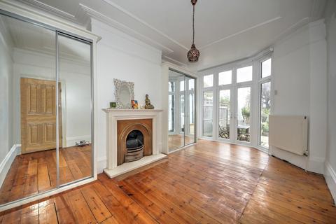 20 Caversham Avenue, London, N13 4LN