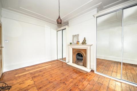 20 Caversham Avenue, London, N13 4LN