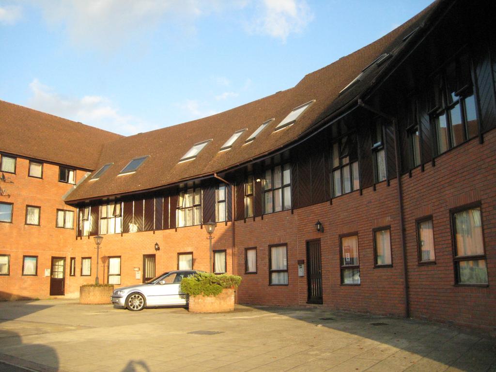 Tudor Court