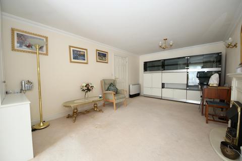 2 bedroom flat for sale, OVER 60S ONLY. Green Lanes, London, N21