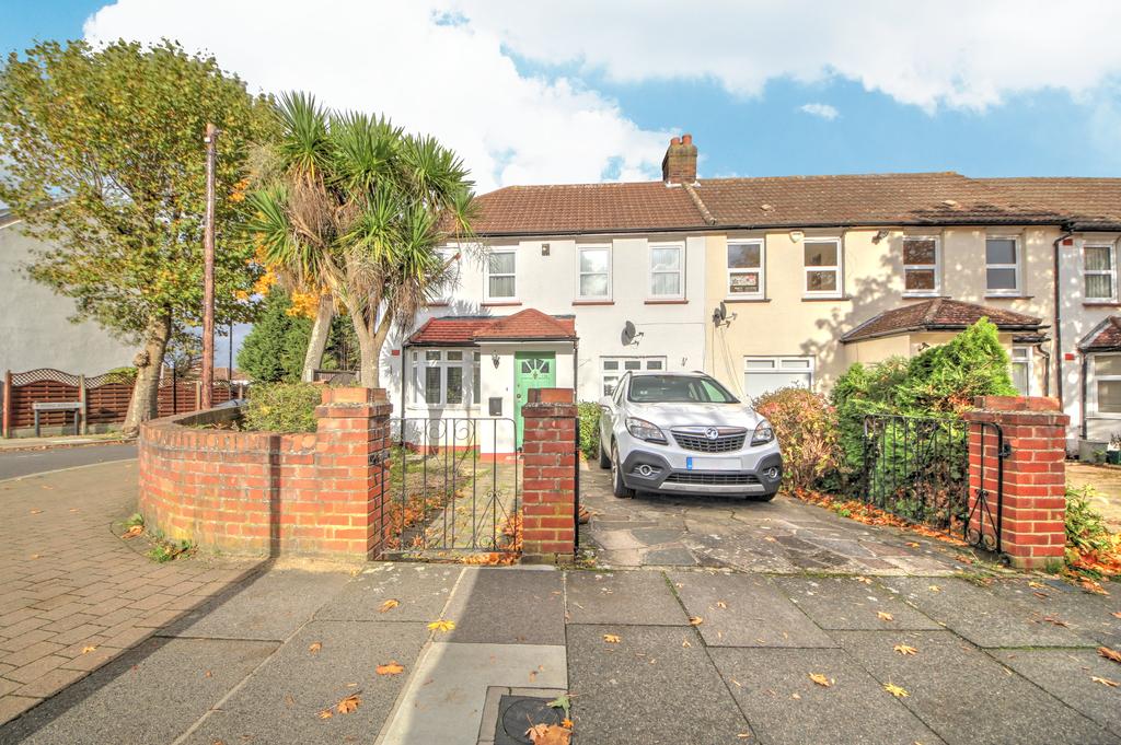 Trent Gardens, London, N14 3 bed terraced house £600,000