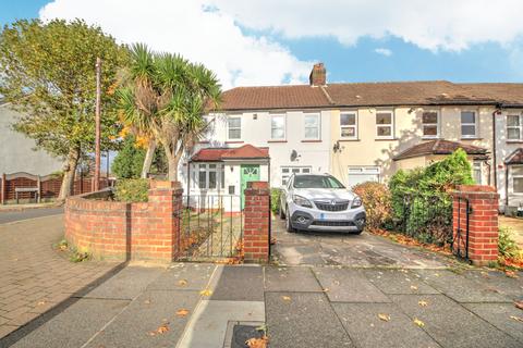 114 Trent Gardens, London, N14 4QG