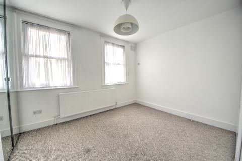 114 Trent Gardens, London, N14 4QG