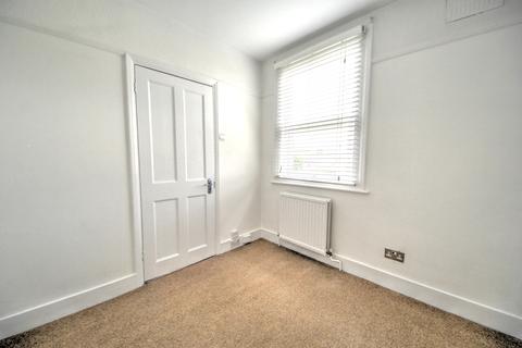114 Trent Gardens, London, N14 4QG