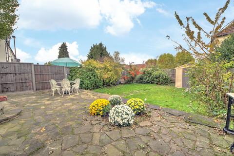 114 Trent Gardens, London, N14 4QG