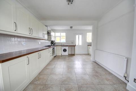 114 Trent Gardens, London, N14 4QG