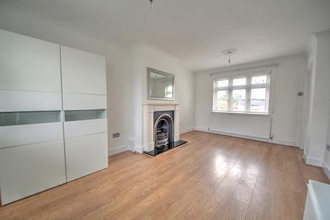 114 Trent Gardens, London, N14 4QG