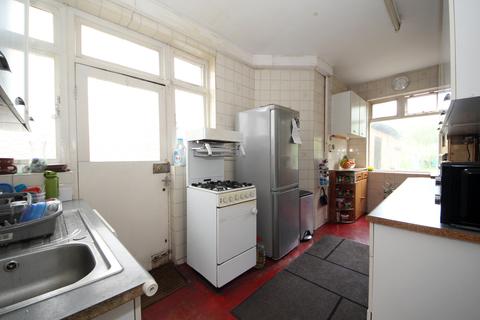 68 Meadway, London, N14 6NH