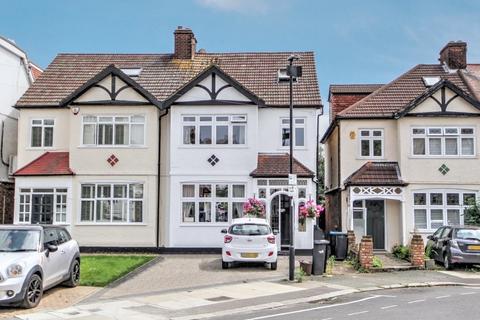 3 Coombe Corner, London, N21 3PE