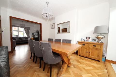 3 Coombe Corner, London, N21 3PE