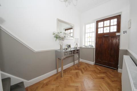 3 Coombe Corner, London, N21 3PE