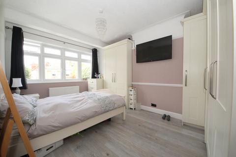 3 Coombe Corner, London, N21 3PE