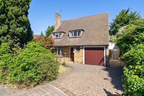 11 Blagdens Close, London, N14 6DE