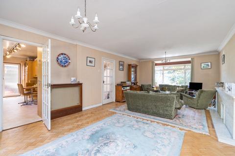 11 Blagdens Close, London, N14 6DE