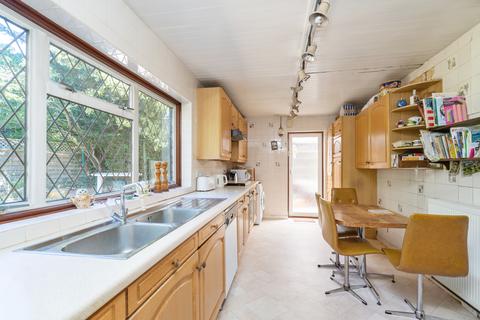 11 Blagdens Close, London, N14 6DE