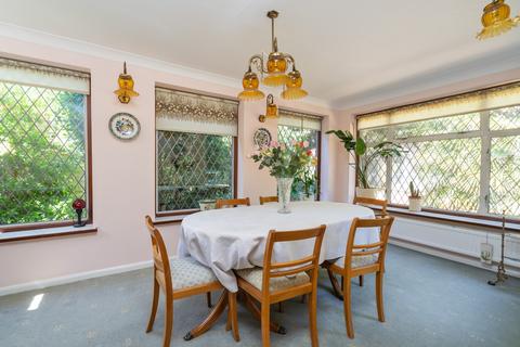 11 Blagdens Close, London, N14 6DE