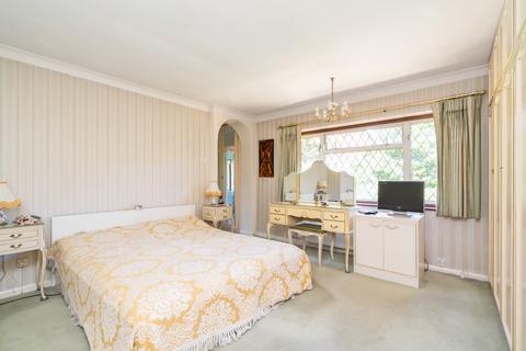 11 Blagdens Close, London, N14 6DE