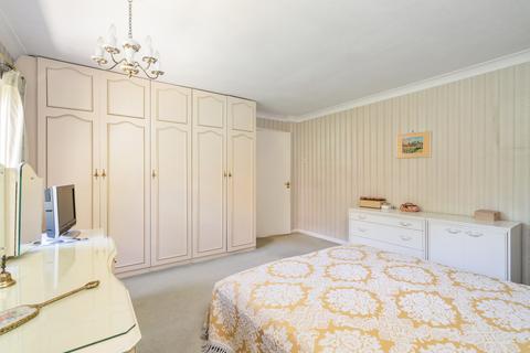 11 Blagdens Close, London, N14 6DE