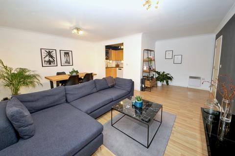 2 bedroom flat for sale, Winchmore Hill Road, London, N14