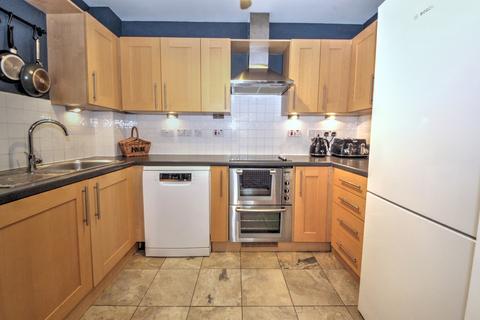2 bedroom flat for sale, Winchmore Hill Road, London, N14