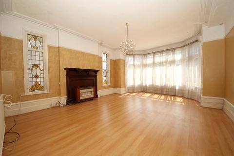 30 Compton Road, London, N21 3NX