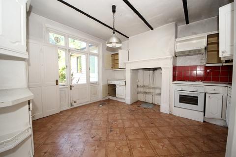 30 Compton Road, London, N21 3NX