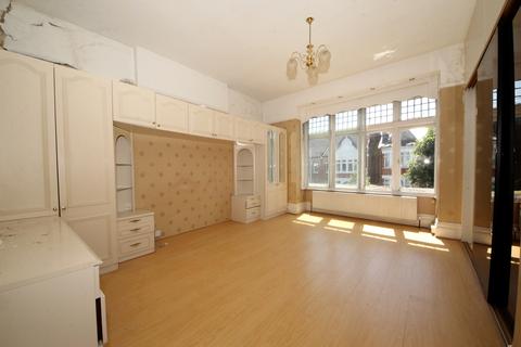 30 Compton Road, London, N21 3NX