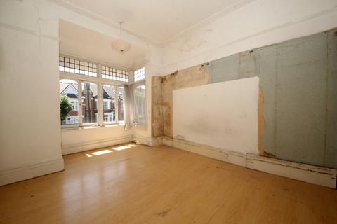 30 Compton Road, London, N21 3NX