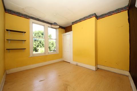 30 Compton Road, London, N21 3NX