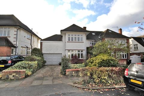 7 Meadway, London, N14 6NY