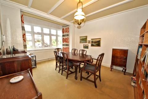 7 Meadway, London, N14 6NY