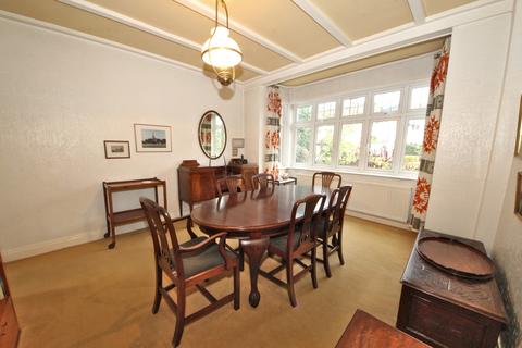 7 Meadway, London, N14 6NY