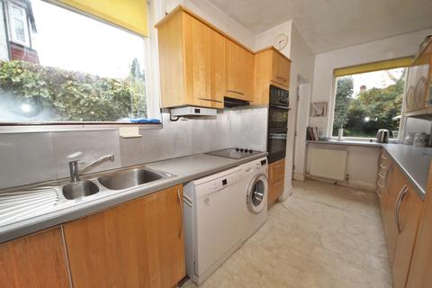 7 Meadway, London, N14 6NY