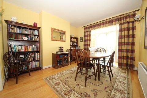 7 Raith Avenue, London, N14 7DU