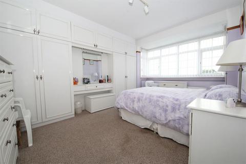 7 Raith Avenue, London, N14 7DU